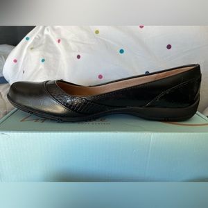 Life Stride Black Flats-Deja Vu-size 8.5